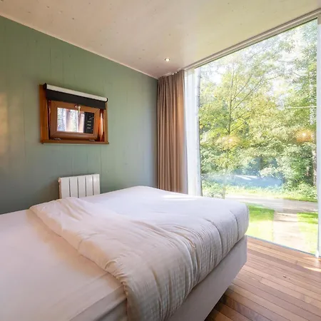 Modern Retreat With Rooftop 펜션 *