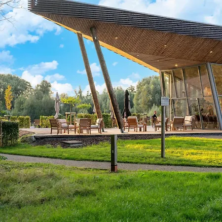 Modern Retreat With Rooftop 펜션 *