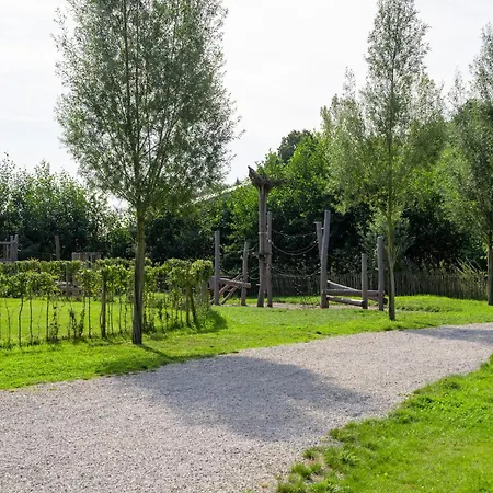 Modern Retreat With Rooftop 펜션 *