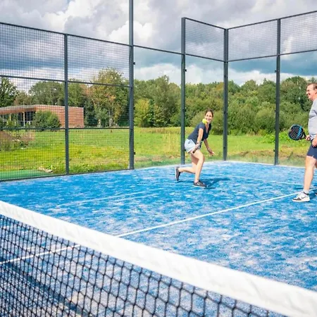 펜션 Modern Retreat With Rooftop *