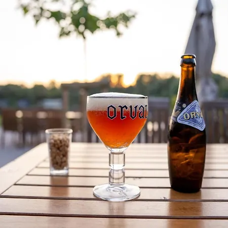 펜션 Modern Retreat With Rooftop *